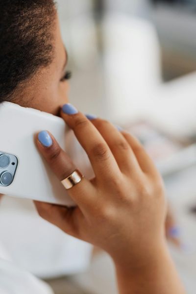A woman discussing filter housing specifications and technical requirements over a phone call.