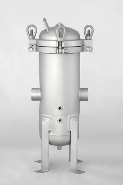 Vertical industrial stainless steel multi-cartridge filter vessel with heavy-duty swing bolt closure and support legs.